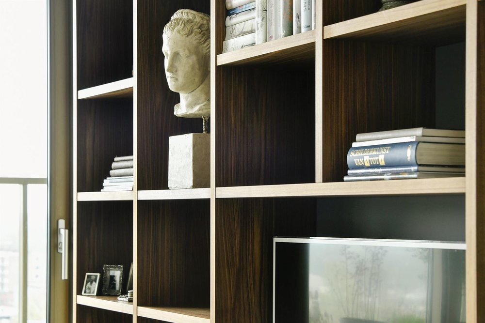 Noten houten open vakken kast